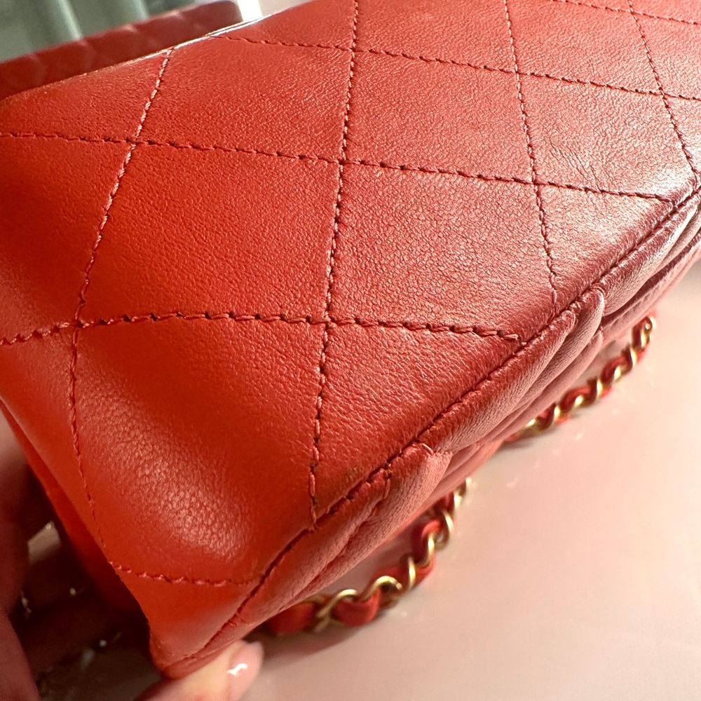 CHANEL Classic Medium Flap Bag Rouge - Picture 4 of 8